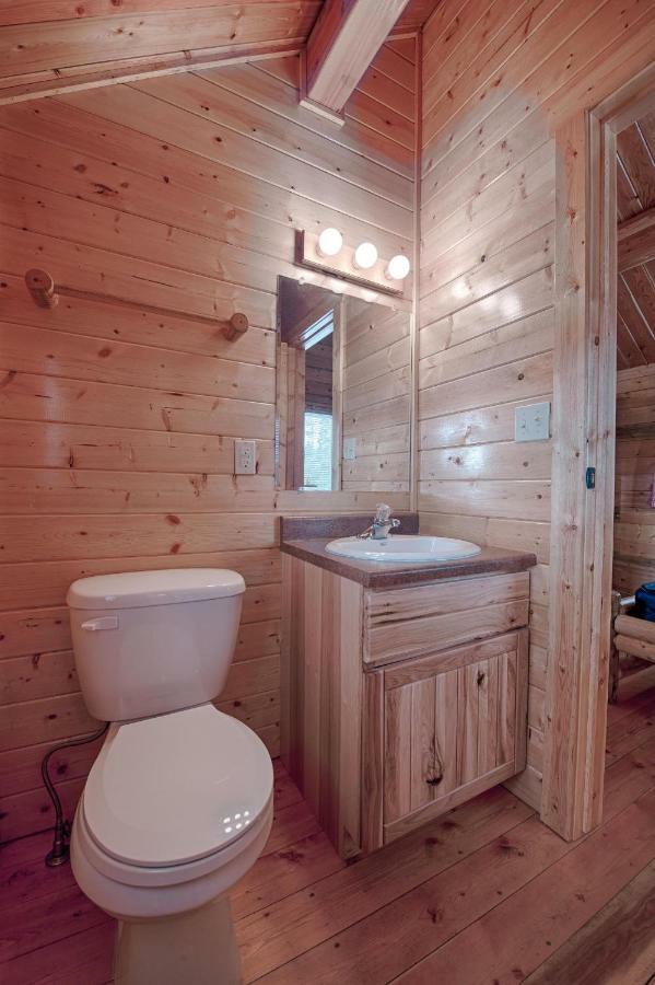 Yellowstone Grizzly Rv Park And Cabins Villa West Yellowstone Szoba fotó